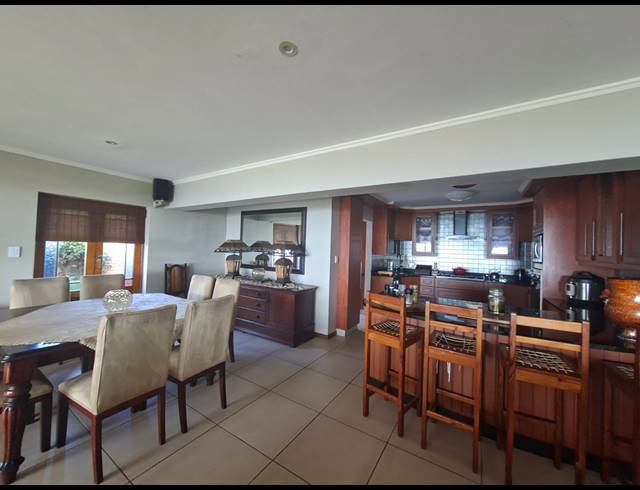 6 BEDROOM HOUSE FOR SALE IN DA NOVA